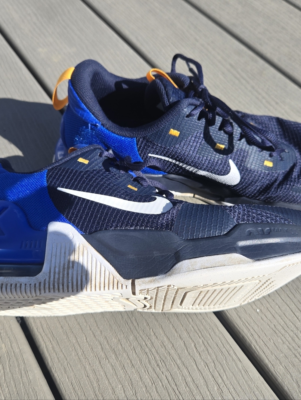Nike Men's Navy Blue & White Athletic Sneakers